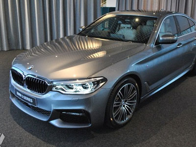 Cận cảnh BMW 5-Series 2017 "bằng xương, bằng thịt" ngoài đời thực