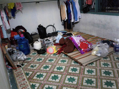 Ngáo đá cầm dao xông vào phòng trọ khống chế nữ sinh viên
