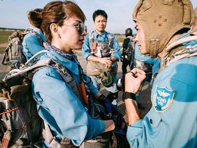 Nữ vận động viên nhảy dù rơi tự do đầu tiên tại Việt Nam