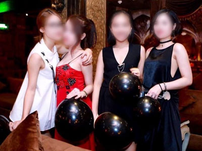 Hot girl Hà Nội nhập viện, liệt tay chân vì hút bóng cười