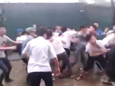 Thầy giáo Ngữ văn bị 3 thanh niên hành hung trong trường