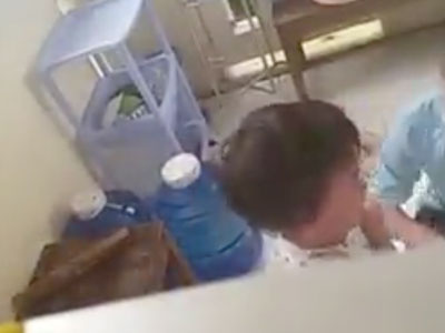 Trẻ mầm non gào khóc khi bị cô giáo đánh