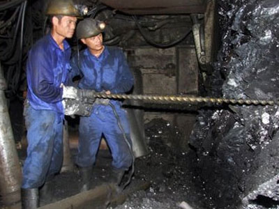 Trong nước tồn kho, nhập triệu tấn than Trung Quốc giá đắt?