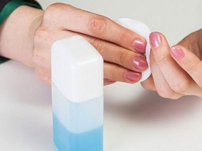 Bé 4 tuổi nhập viện vì uống nhầm nước rửa móng tay