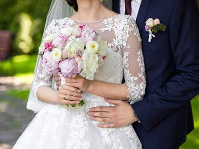 Bị chồng bỏ ngay sau lễ cưới vì mải gửi ảnh, nhắn tin