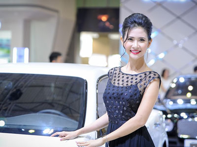 Những bóng hồng xinh đẹp tại triển lãm xe quốc tế Việt Nam