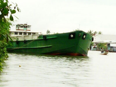 Sà lan tránh nhau, đâm chìm 2 hai ghe chở cát