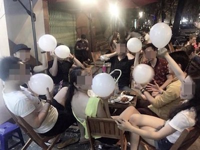 Sự thật vụ hotgirl Hà Nội bị liệt vì hít bóng cười