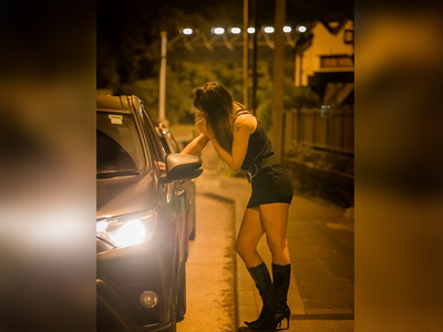 Tình dục, ma túy và chết chóc ở phố đèn đỏ nước Anh