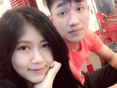 Cô bạn gái xinh như hot girl của đội trưởng U19 Việt Nam