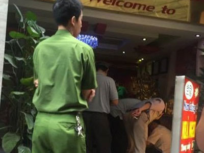 Hà Nội: 3 kẻ lạ mặt đi ô tô bắn chết lễ tân nhà nghỉ trong đêm
