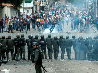 Nổ súng ở biểu tình chống chính phủ Venezuela, một cảnh sát thiệt mạng