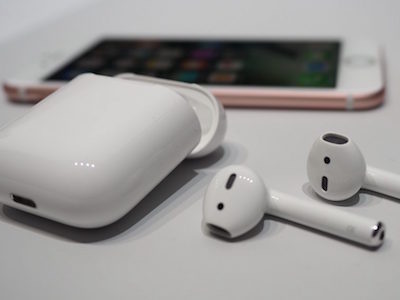 Tai nghe không dây thông minh của Apple trễ hẹn
