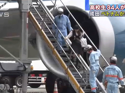 34 học sinh Nhật sau khi bay từ Việt Nam về nước đã phải cấp cứu ngay tại sân bay