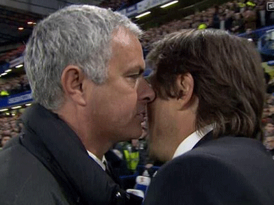 Ăn mừng thế, Conte bị Mourinho "chửi" là đáng!