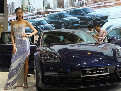 Ảnh thực tế Porsche Panamera Turbo 2017 vừa ra mắt ở VN