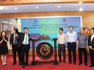 Cổ phiếu bia Hà Nội “dậy sóng” trong ngày lên sàn