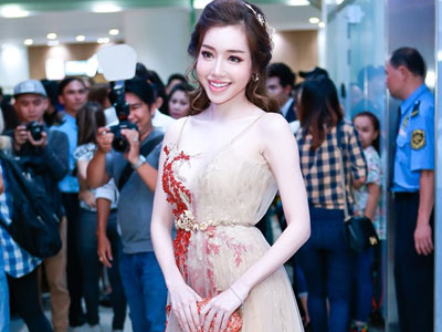 Midu, Elly Trần rạng rỡ trong buổi ra mắt phim mới