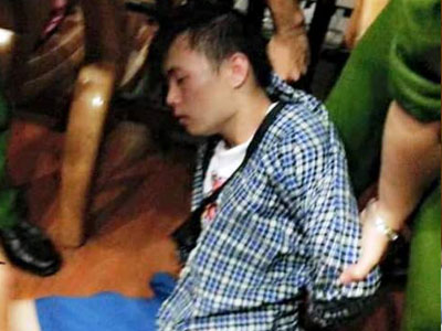 Chủ tiệm nhôm ném cọc tiền, cứu con khỏi tay kẻ cướp
