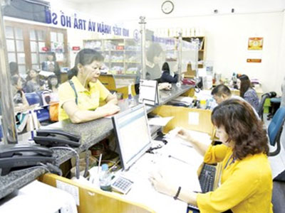 Tiền đâu tăng lương cho cán bộ?