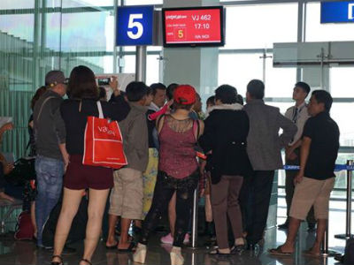 Bị delay gần 10 tiếng, hành khách làm đơn tố Vietjet Air vô trách nhiệm