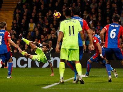 Liverpool nối dài mạch thắng, bám sát Man City và Arsenal