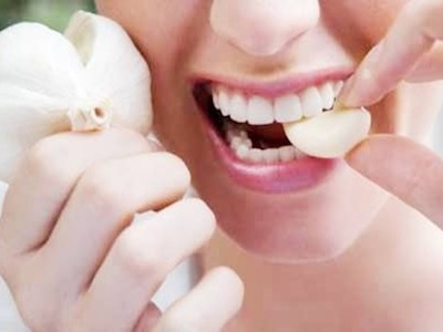 Tại sao hành, tỏi gây hôi miệng?