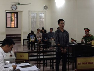 Đâm chết bạn nhậu vì dám cắt tiết gà chọi của mình