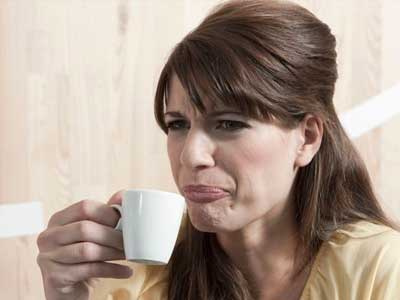 Mối nguy hiểm từ những chiếc cốc trên bàn làm việc