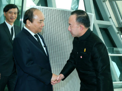 Thủ tướng đi công tác bằng máy bay thương mại: Gần gũi dân hơn