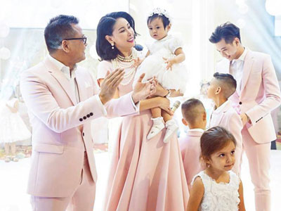 Vợ chồng Hà Kiều Anh làm tiệc thôi nôi cho con gái