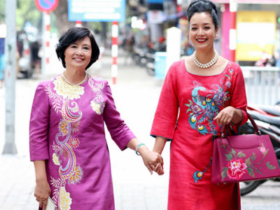 Vợ nhạc sĩ Trần Tiến hiếm hoi xuất hiện chốn đông người