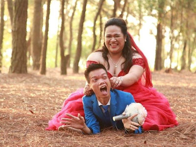 Ảnh cưới tinh nghịch của cô dâu hơn chú rể 30 kg