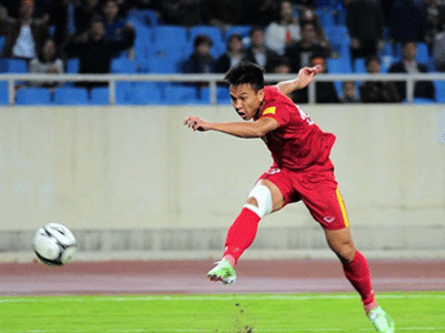 Hậu vệ tuyển Việt Nam lên bàn mổ trước thềm AFF Cup