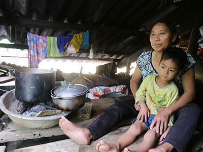 Nhiều người Quảng Bình ăn cơm trắng, mì tôm sống trên mái nhà