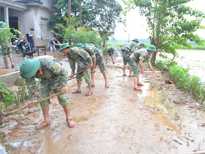 Ảnh: Quảng Trị tan hoang sau lũ, ngàn người hối hả khắc phục hậu quả