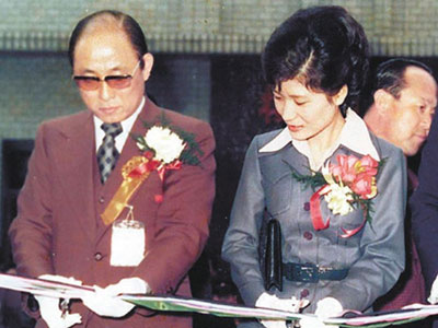 Gia đình họ Choi: Món nợ tình cảm của tổng thống Hàn Quốc