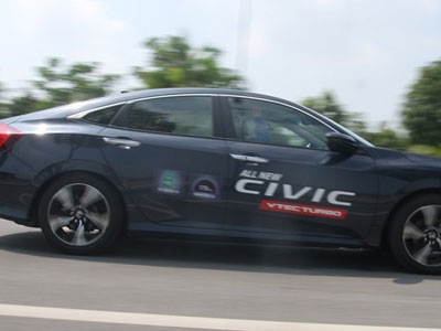 Honda Civic 2017 ở Việt Nam không bị lỗi phanh tay điện tử