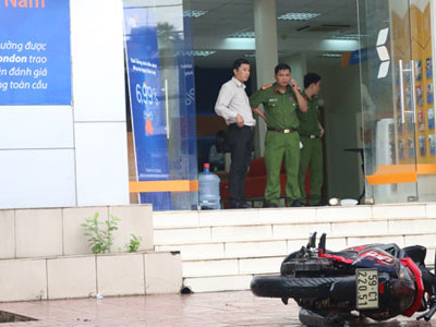 Ném lựu đạn cay vào ngân hàng: Nghi phạm có biểu hiện tâm thần