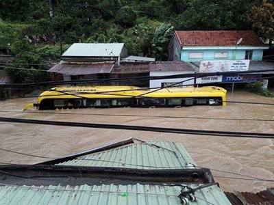 Lũ cuốn trôi phó chủ tịch huyện khi đi cứu hộ ở Phú Yên
