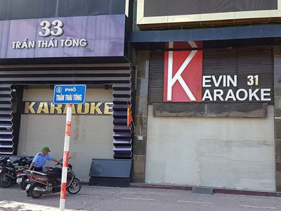 Nhiều dãy phố karaoke im lìm sau vụ cháy