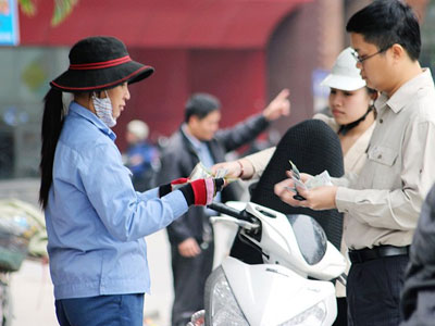 Giá xăng tăng lần thứ 6 liên tiếp