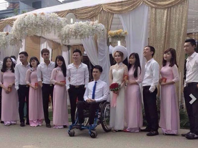 Nghẹn ngào trước tình yêu của cô dâu xinh đẹp bên chú rể bị liệt ở Thái Nguyên