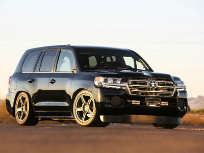 Soi “hàng khủng” Toyota Land Speed Cruiser 2.000 mã lực