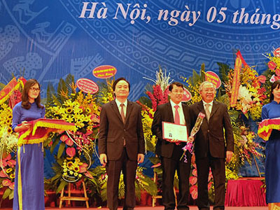 3 cặp vợ chồng được phong giáo sư, phó giáo sư năm 2016