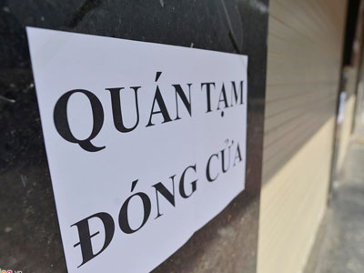 Các quán karaoke dỡ biển quảng cáo bán đồng nát