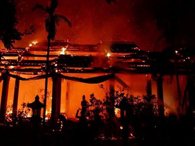Chùa cổ bên hồ Tây cháy ngùn ngụt giữa đêm