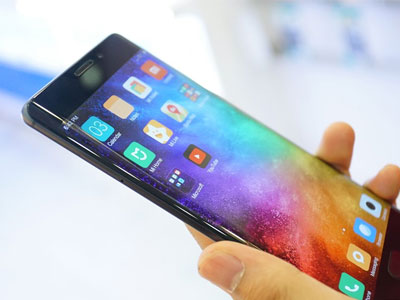Mi Note 2 màn hình cong giá hơn 12 triệu tại Việt Nam