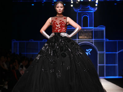Ngọc Hân sexy tái xuất sàn diễn, làm vedette show Xuân Lê