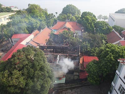 Quận Tây Hồ: Chùa Tĩnh Lâu cháy "khả năng do chập điện"